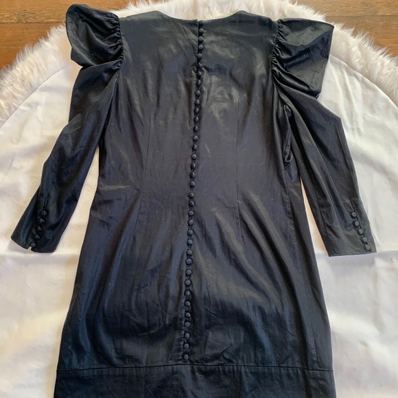 Black dress, puffed sleeves and vintage jewellery - Picture 2 of 5